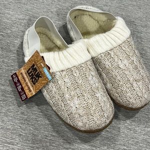 New MukLuks womens  slippers size L (9-10)